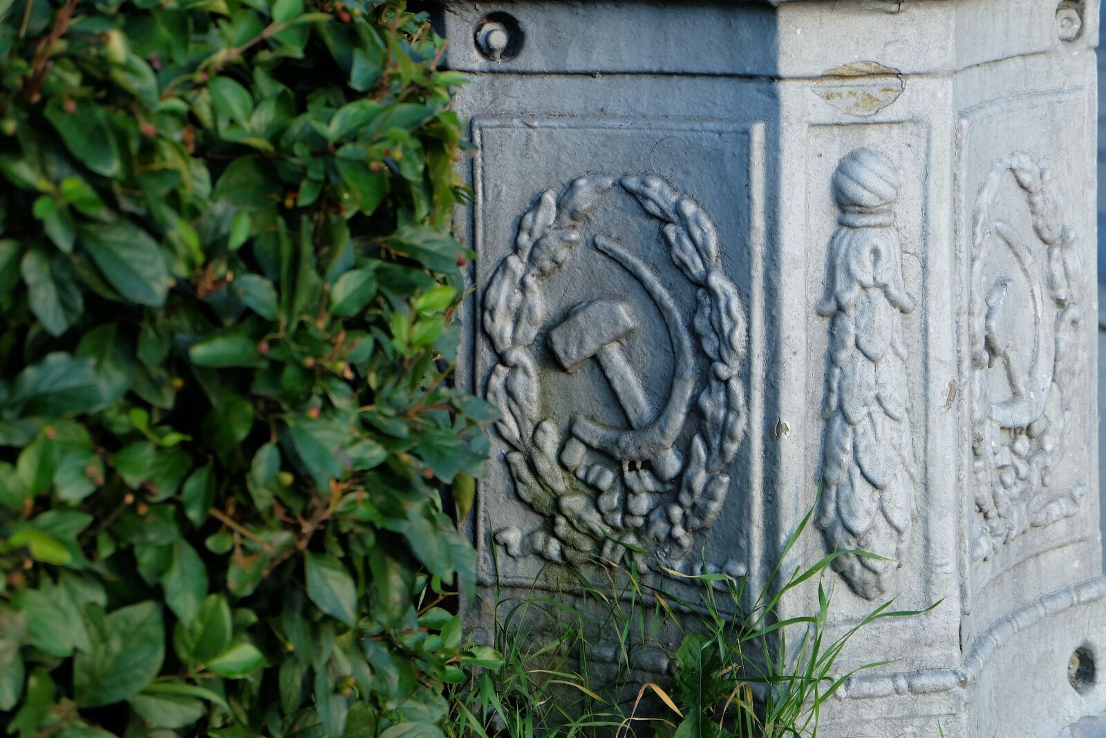 Fujifilm X-A2 + Fujifilm XC 16-50mm F3.5-5.6 OIS II sample photo. Hammer and sickle, the photography