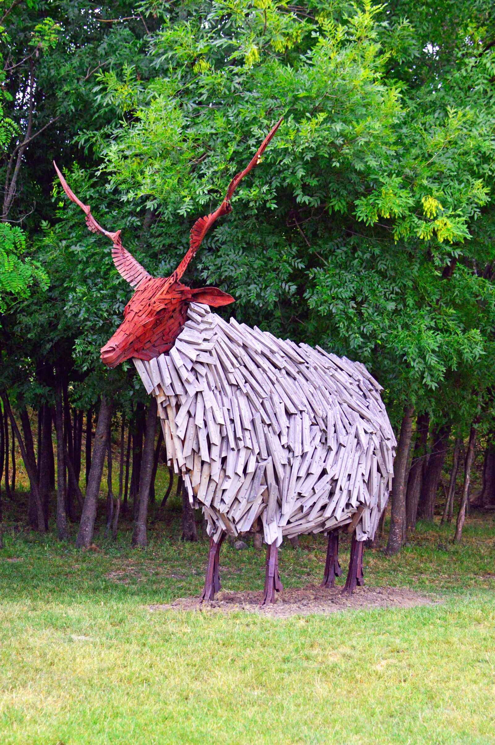 Nikon D3200 sample photo. Wood, wooden sculpture, installation photography