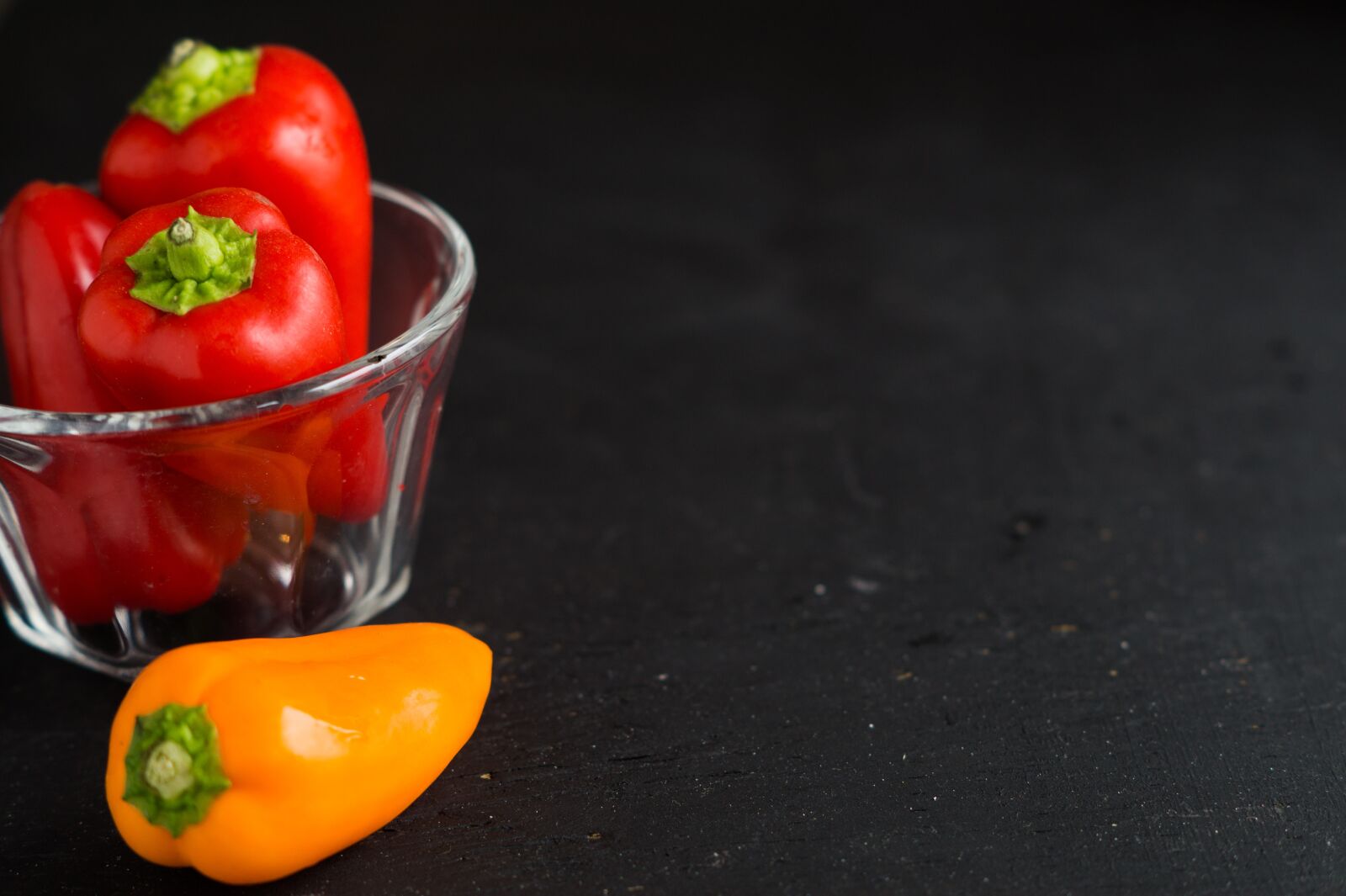 Sony SLT-A58 + Sony DT 50mm F1.8 SAM sample photo. Background, peppers, food photography