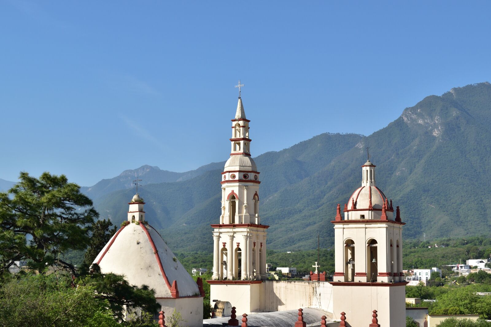 Nikon D5600 sample photo. Church, people, landscape photography