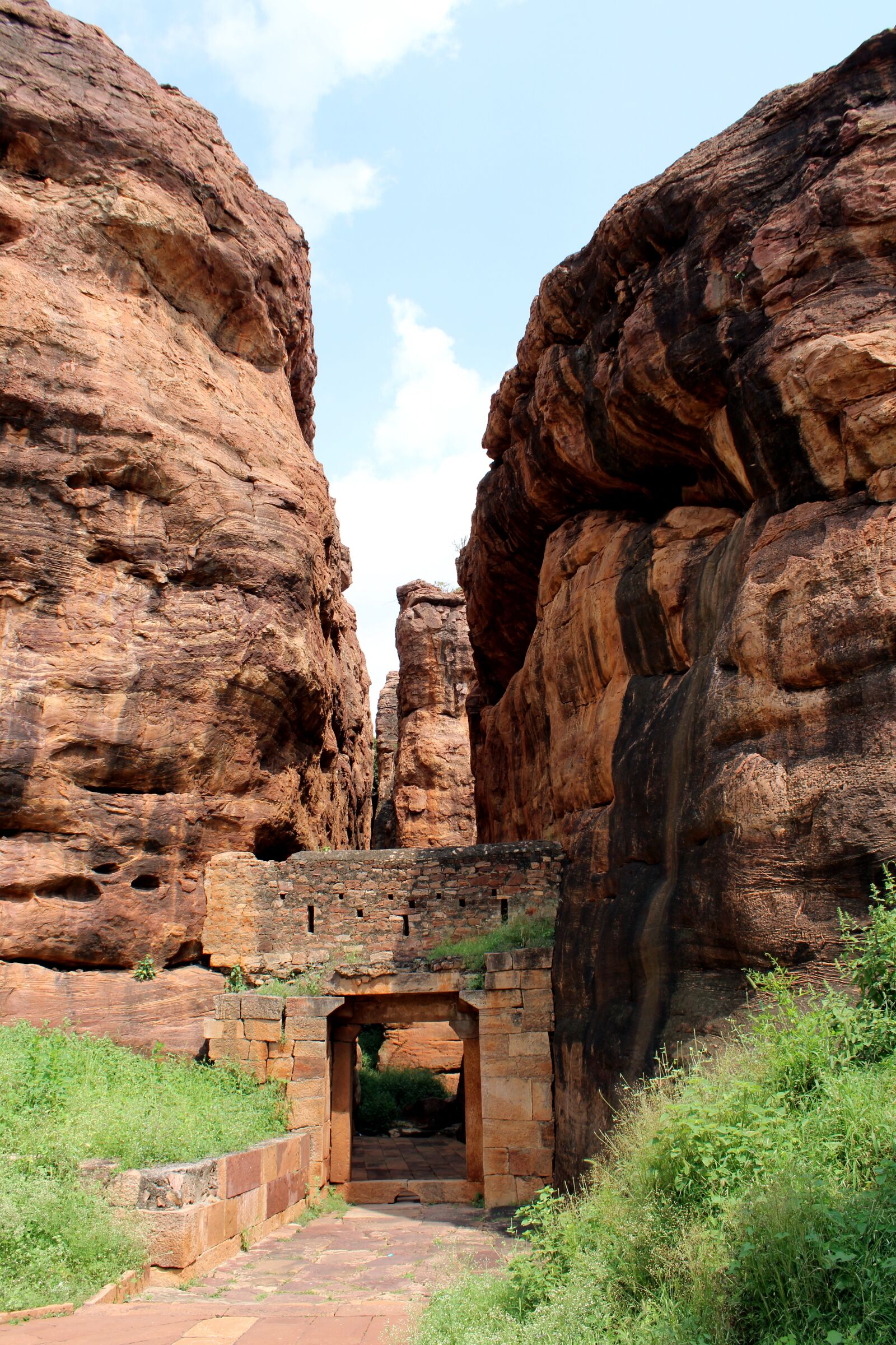 Canon EOS 2000D (EOS Rebel T7 / EOS Kiss X90 / EOS 1500D) sample photo. Badami rock hill, badami photography