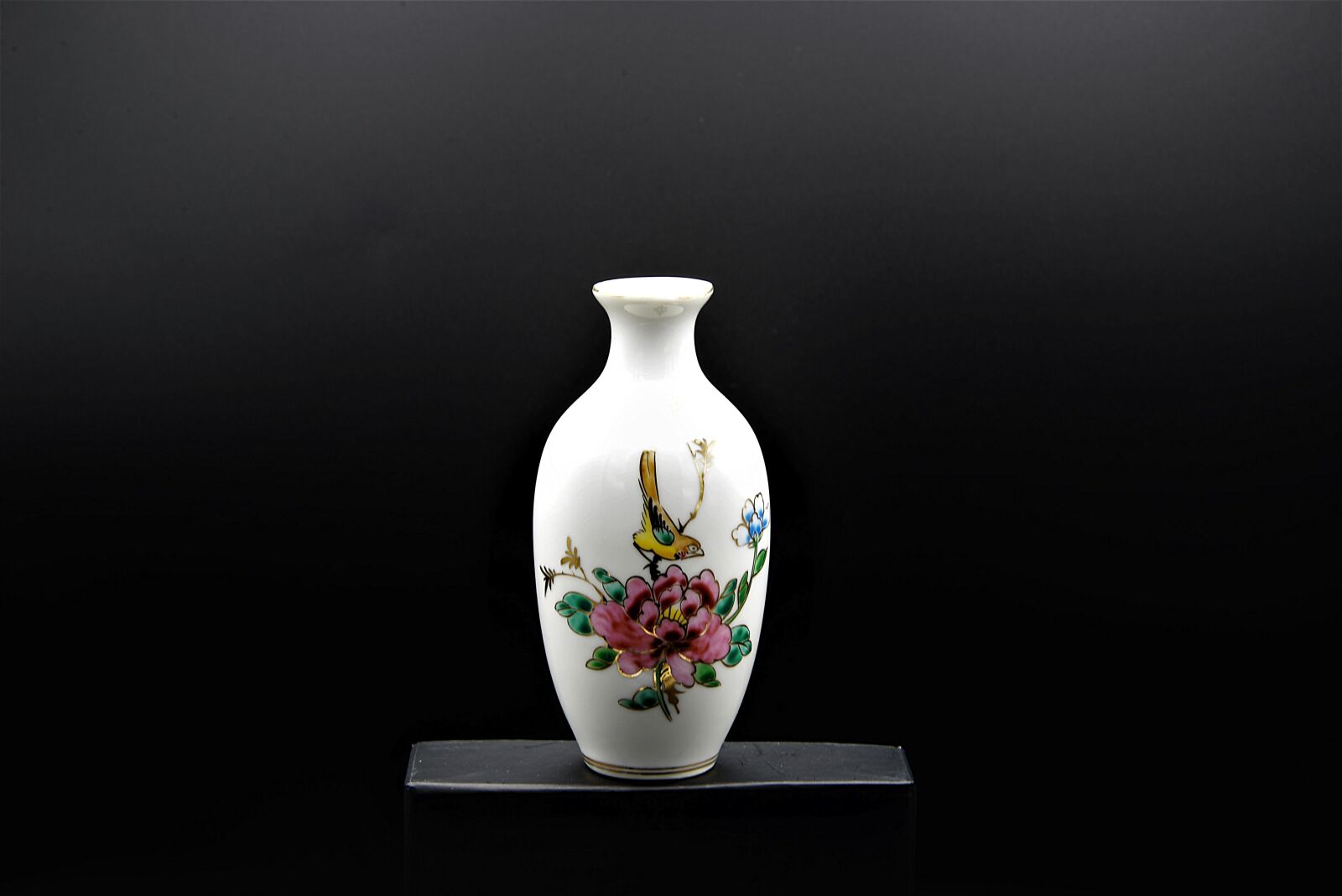 Nikon D610 sample photo. Vase, asia, decoration photography