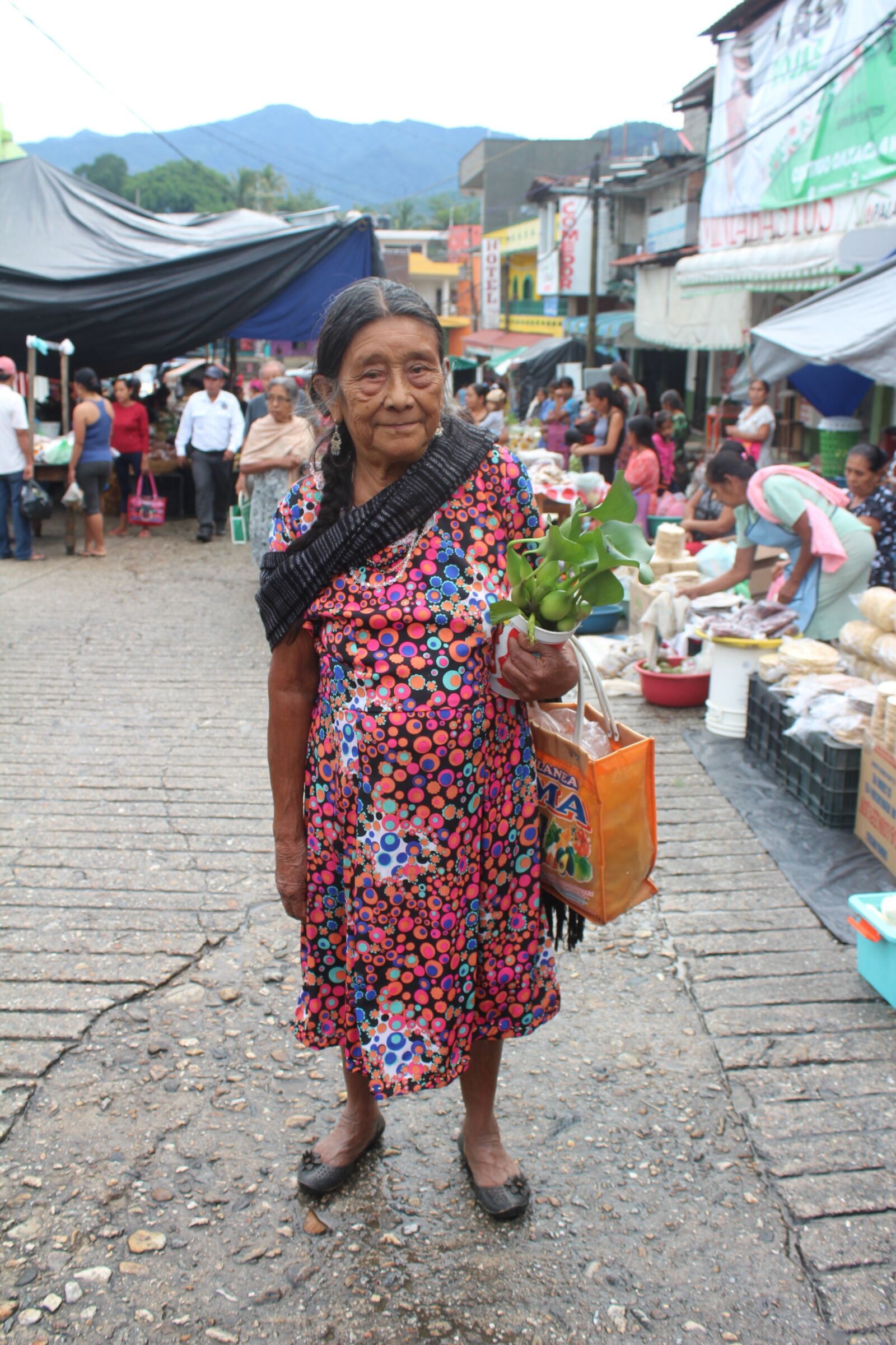 Canon EOS 1200D (EOS Rebel T5 / EOS Kiss X70 / EOS Hi) sample photo. Oaxaca, mexico, poverty photography