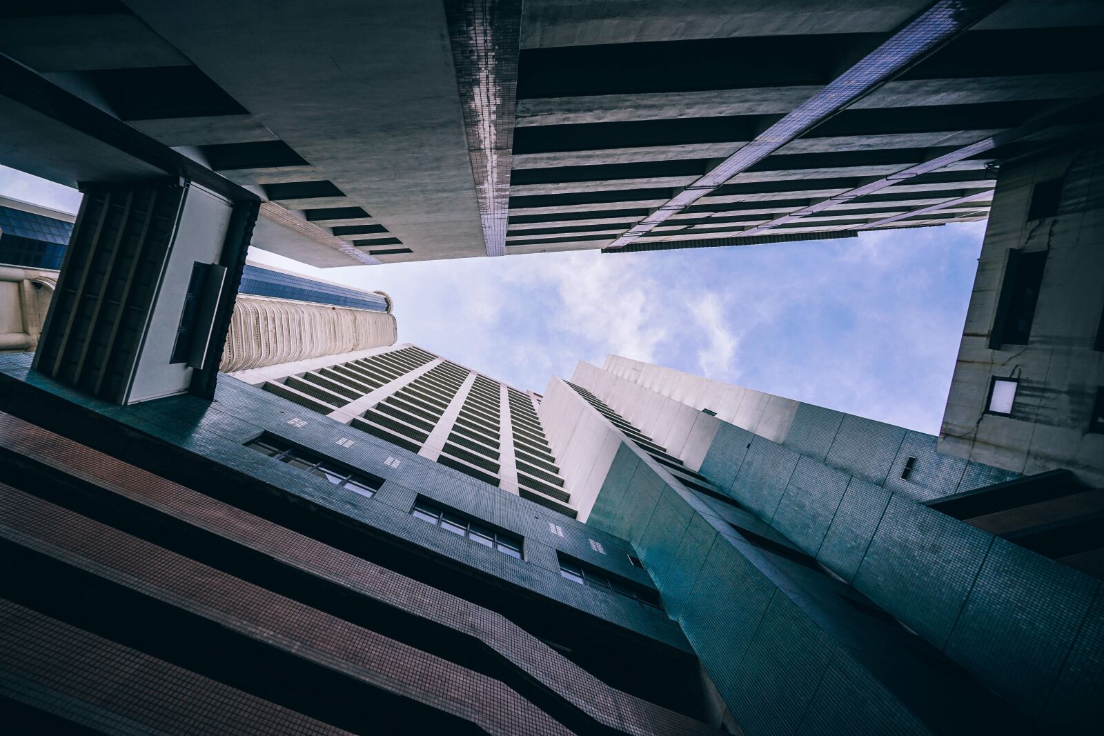 Sony a7 II + Sony FE 24-240mm F3.5-6.3 OSS sample photo. Architecture, building, high-rise photography