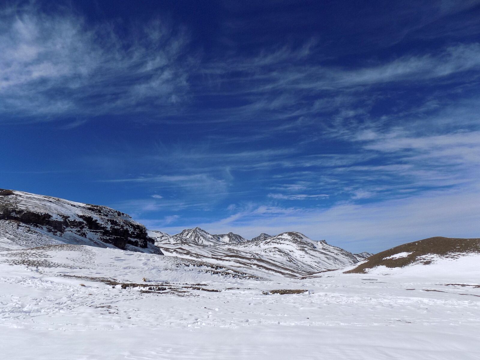 Nikon COOLPIX L330 sample photo. Landscape, mountains, snow photography