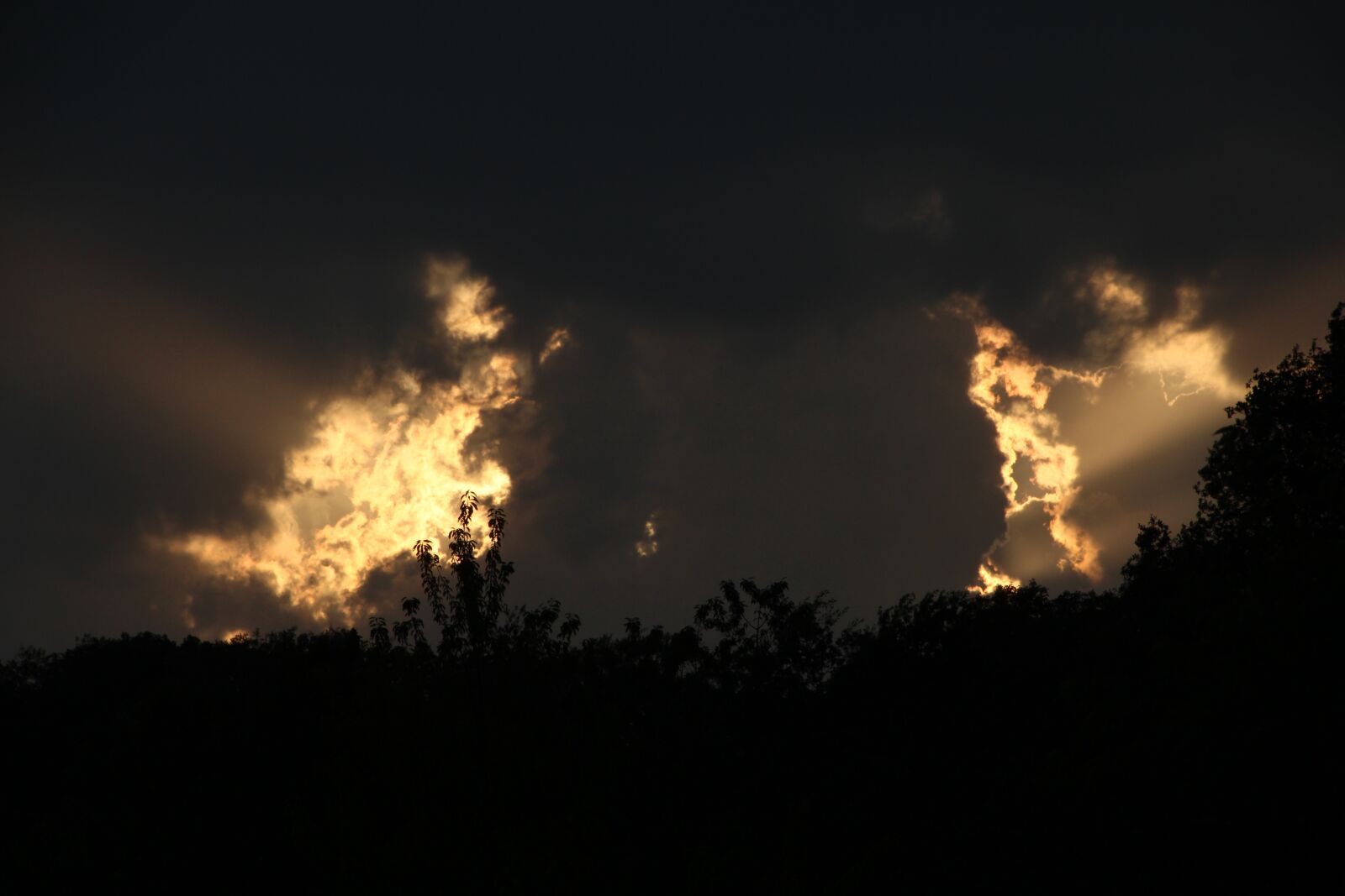 Canon EOS 600D (Rebel EOS T3i / EOS Kiss X5) sample photo. Sky, ascension, light photography
