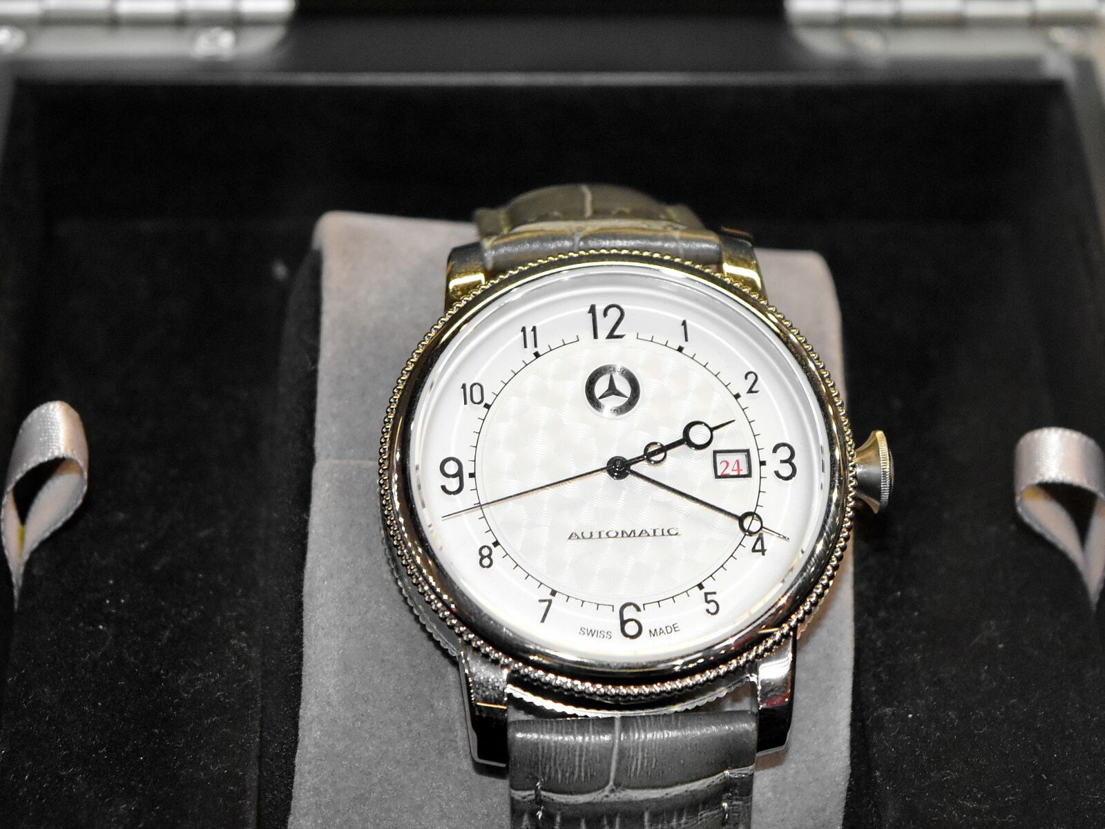 Nikon D5500 sample photo. Analog clock, expensive, fashion photography