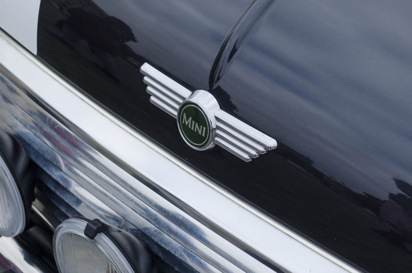 Nikon D5100 sample photo. Emblem, mini, england photography