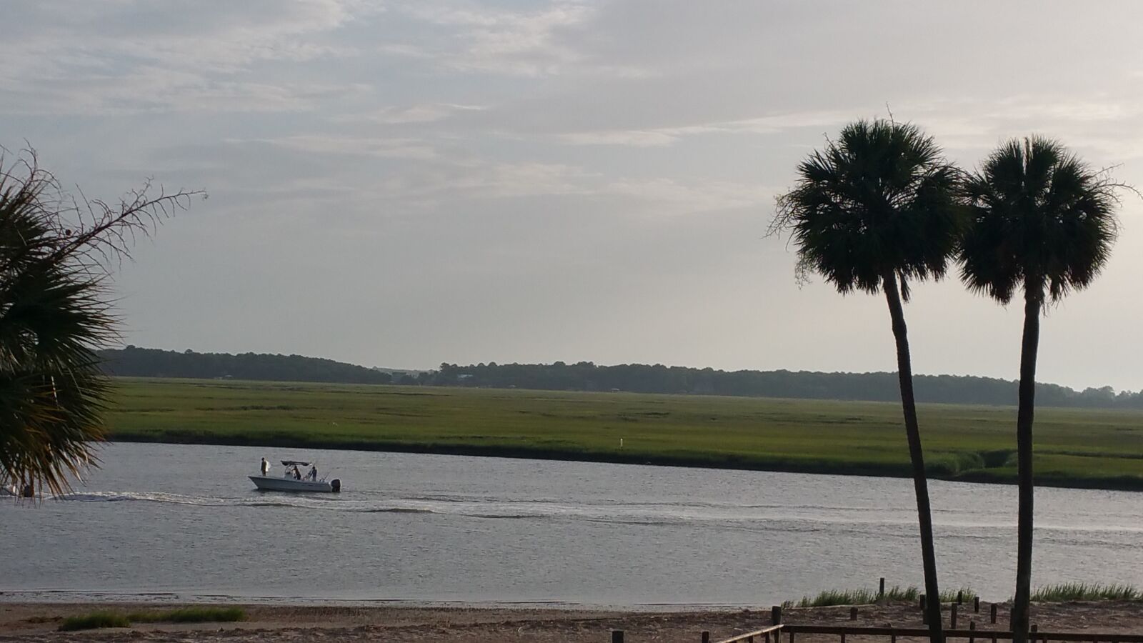 Samsung Galaxy Note4 sample photo. Boat, palm, trees, south photography