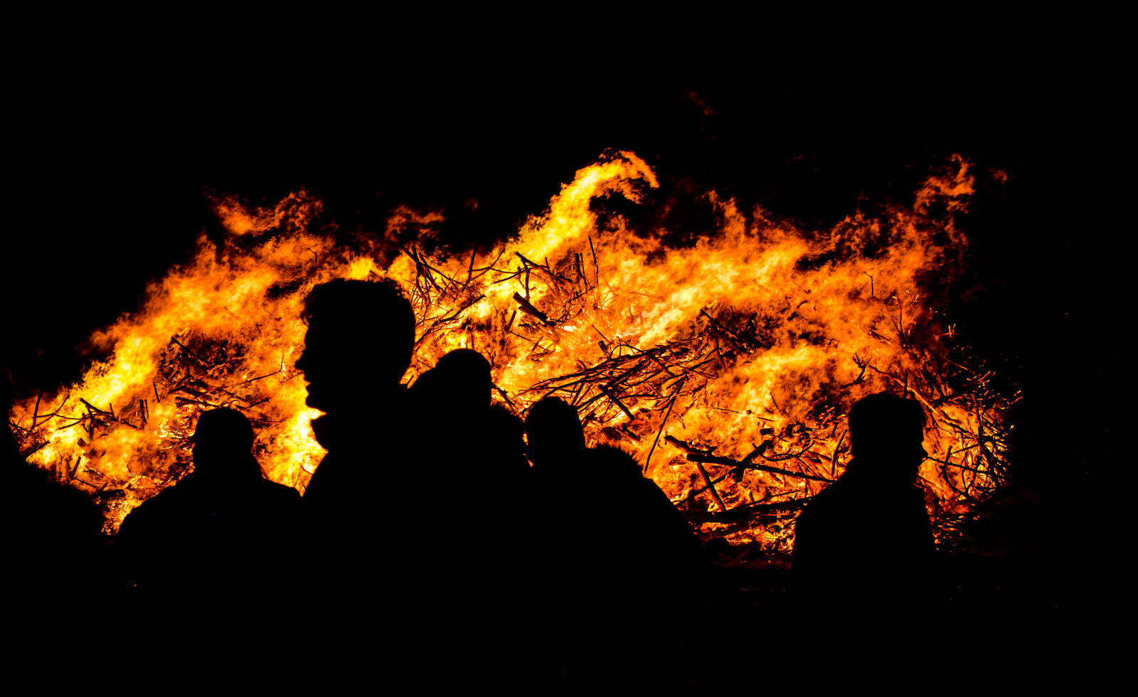 AF Nikkor 24mm f/2.8 sample photo. People, night, fire, hot photography