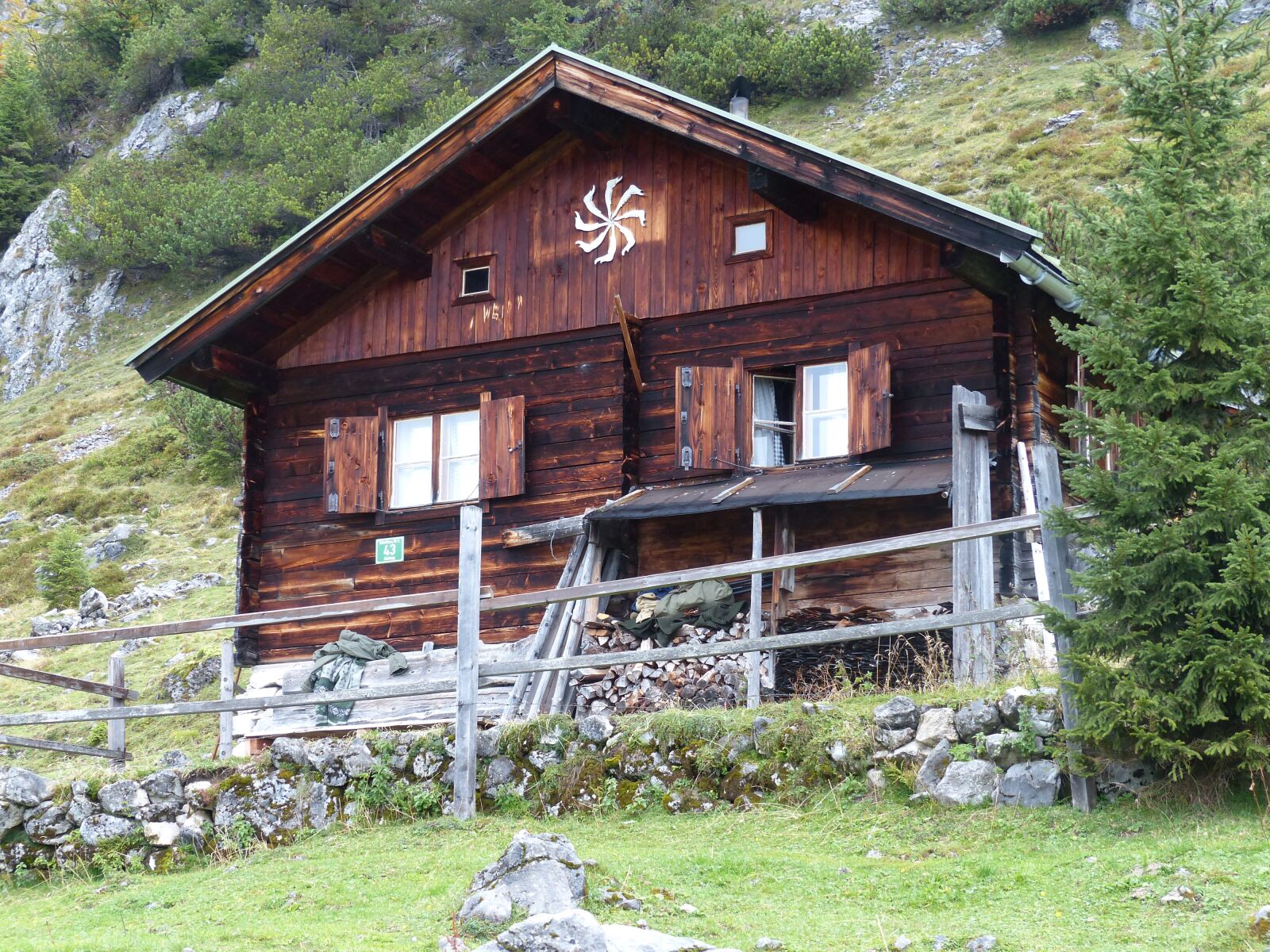 Panasonic Lumix DMC-FZ200 sample photo. Mountain hut, lonely, nature photography