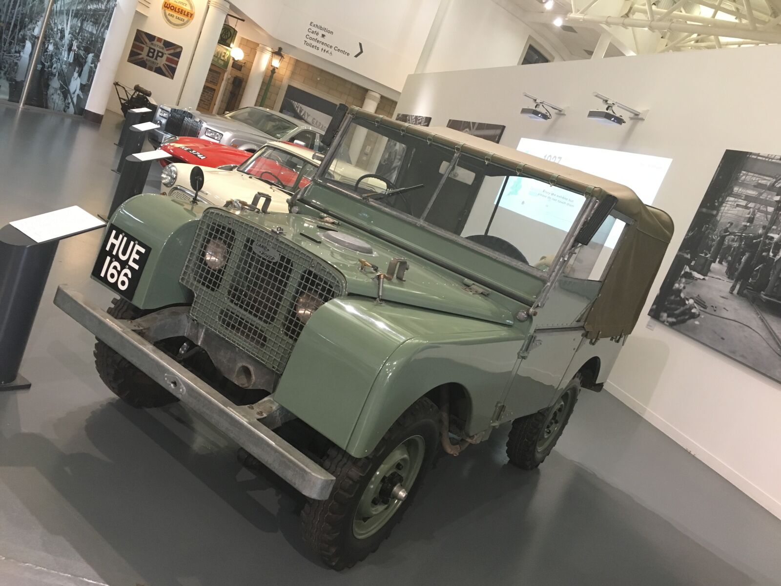 Apple iPhone 6s sample photo. Landrover, hue, defender photography