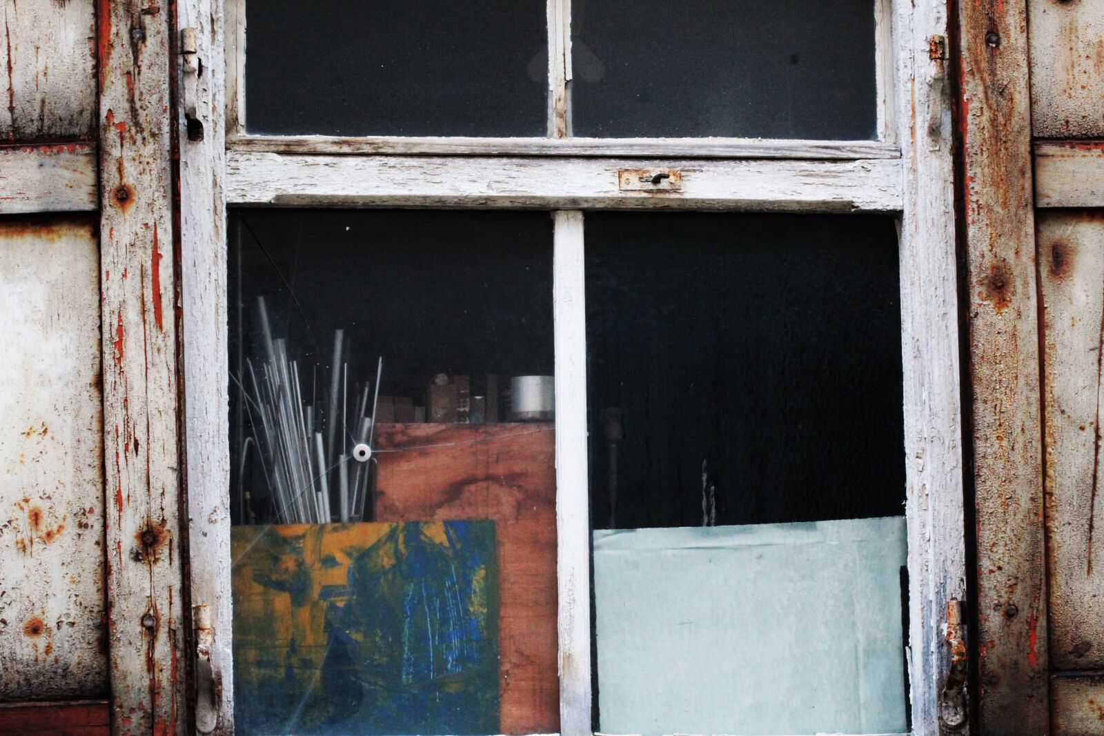 Canon EF 50mm F1.4 USM sample photo. Window, wooden frame, old photography