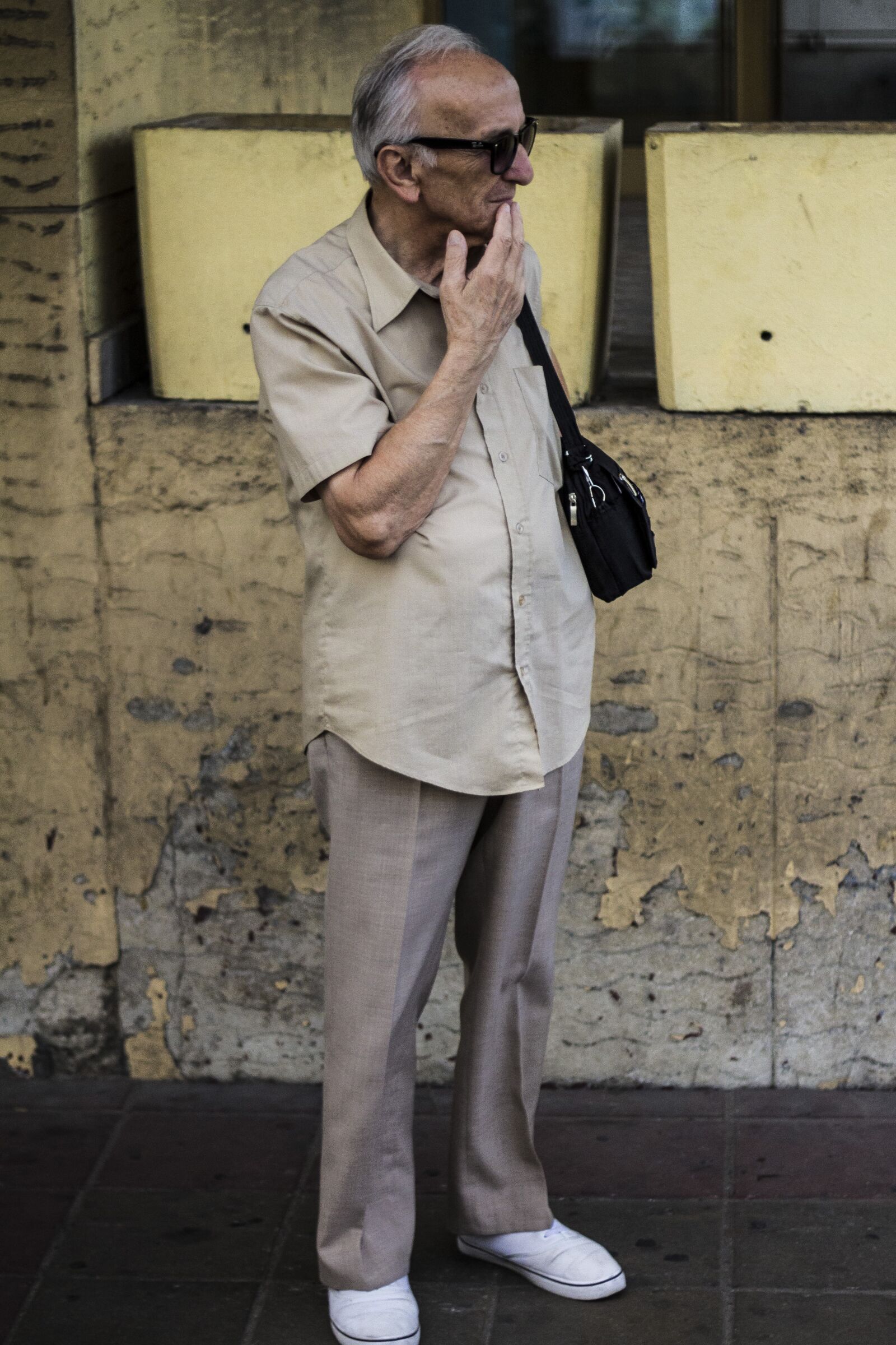 Canon EOS 7D + Canon EF 50mm F1.8 II sample photo. Old man, old, watching photography