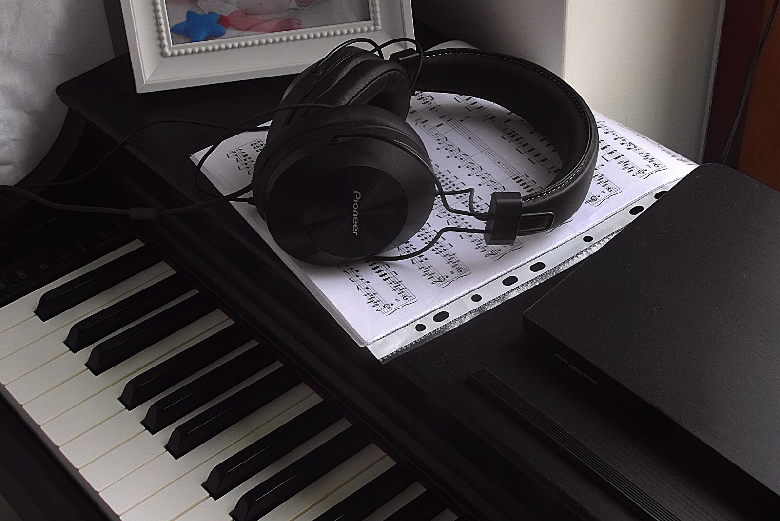 Samsung WB750 sample photo. Piano, keyboard instrument, keyboard photography