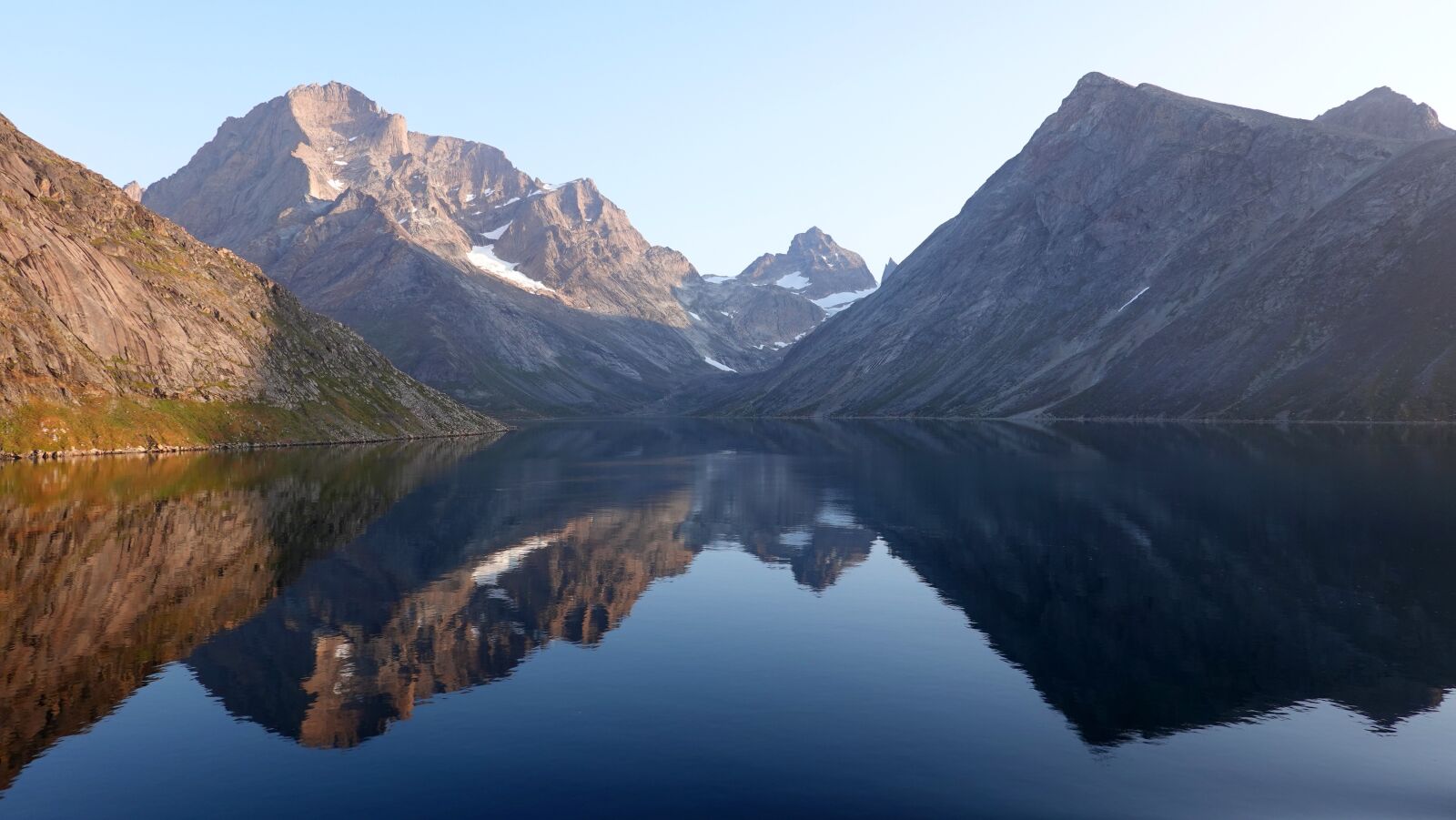 Sony Cyber-shot DSC-RX100 VI sample photo. Mountains, reflection, prins christianssund photography
