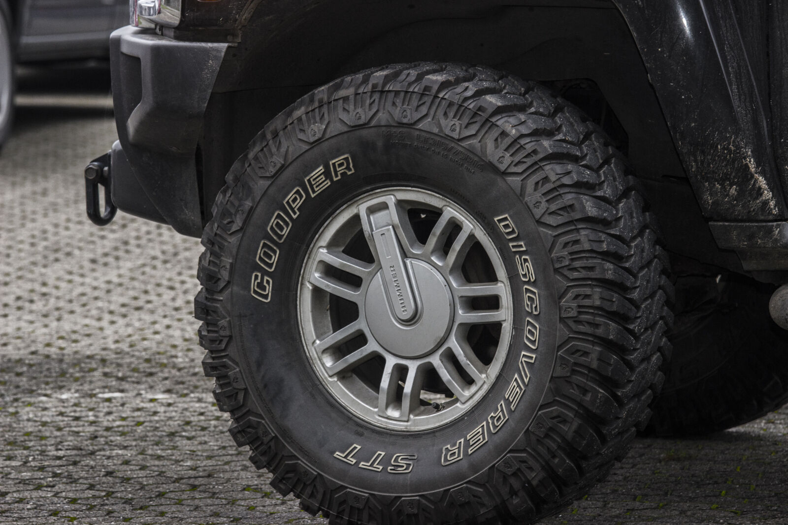 Canon EF 70-200mm F4L IS USM sample photo. Car, car, tire, cooper photography