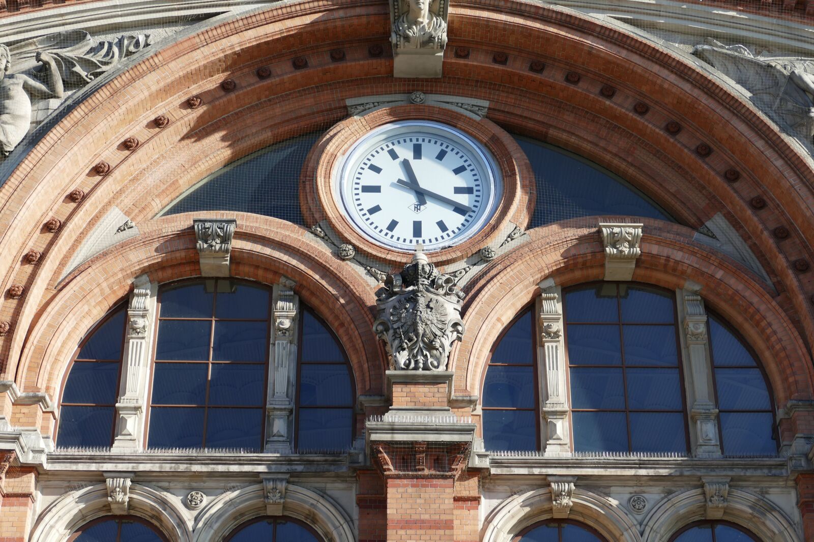 Panasonic Lumix DMC-FZ1000 sample photo. Bremen, railway station, railway photography
