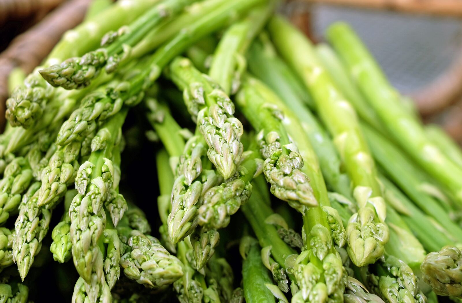 Fujifilm X-T10 + Fujifilm XF 35mm F1.4 R sample photo. Asparagus, green, vegetables photography