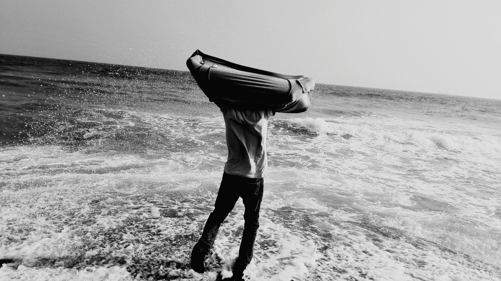 HUAWEI H60-L04 sample photo. Man, standing, on, beach photography