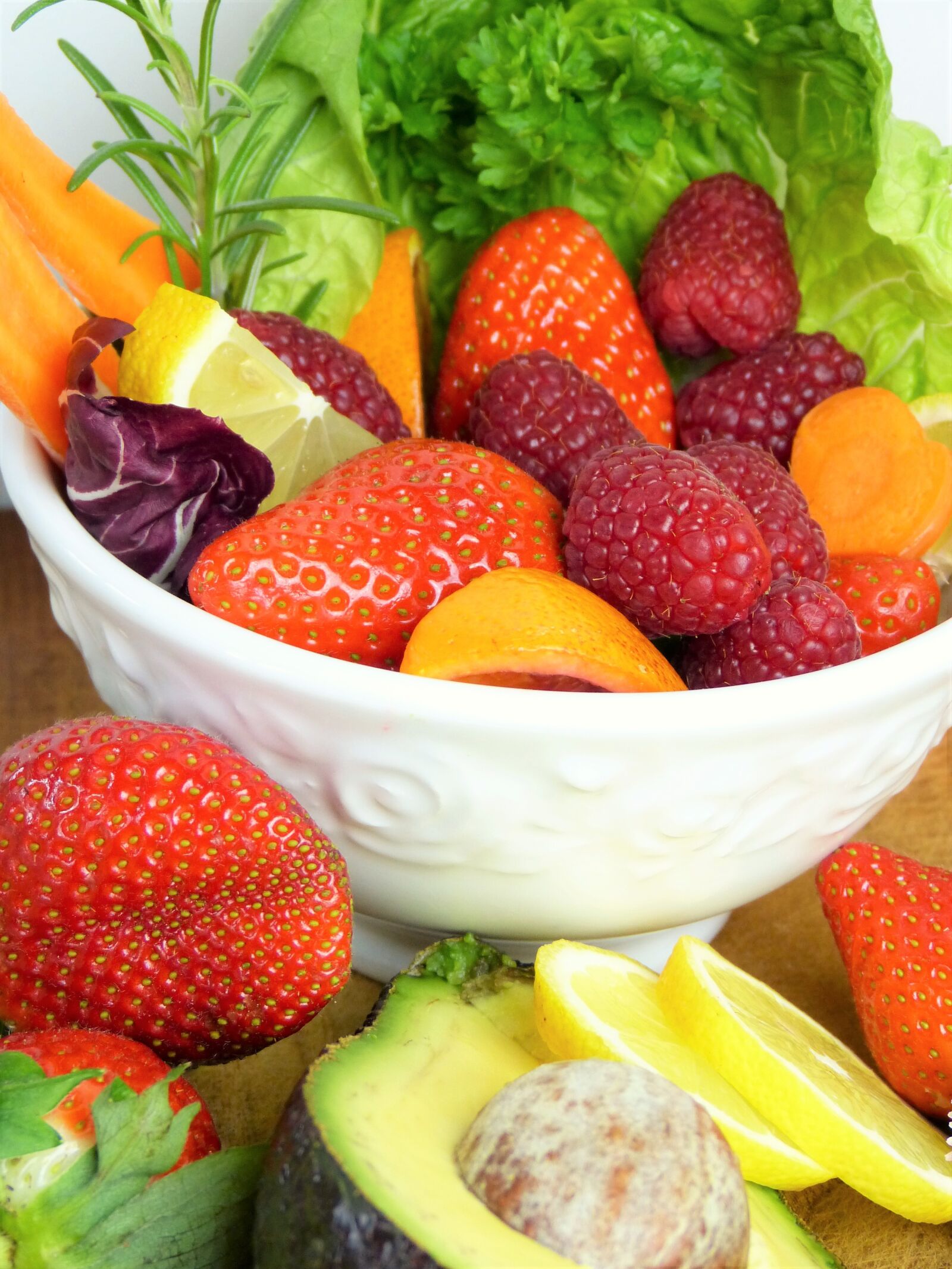 Panasonic Lumix DMC-FZ150 sample photo. Fruit, strawberries, raspberries photography