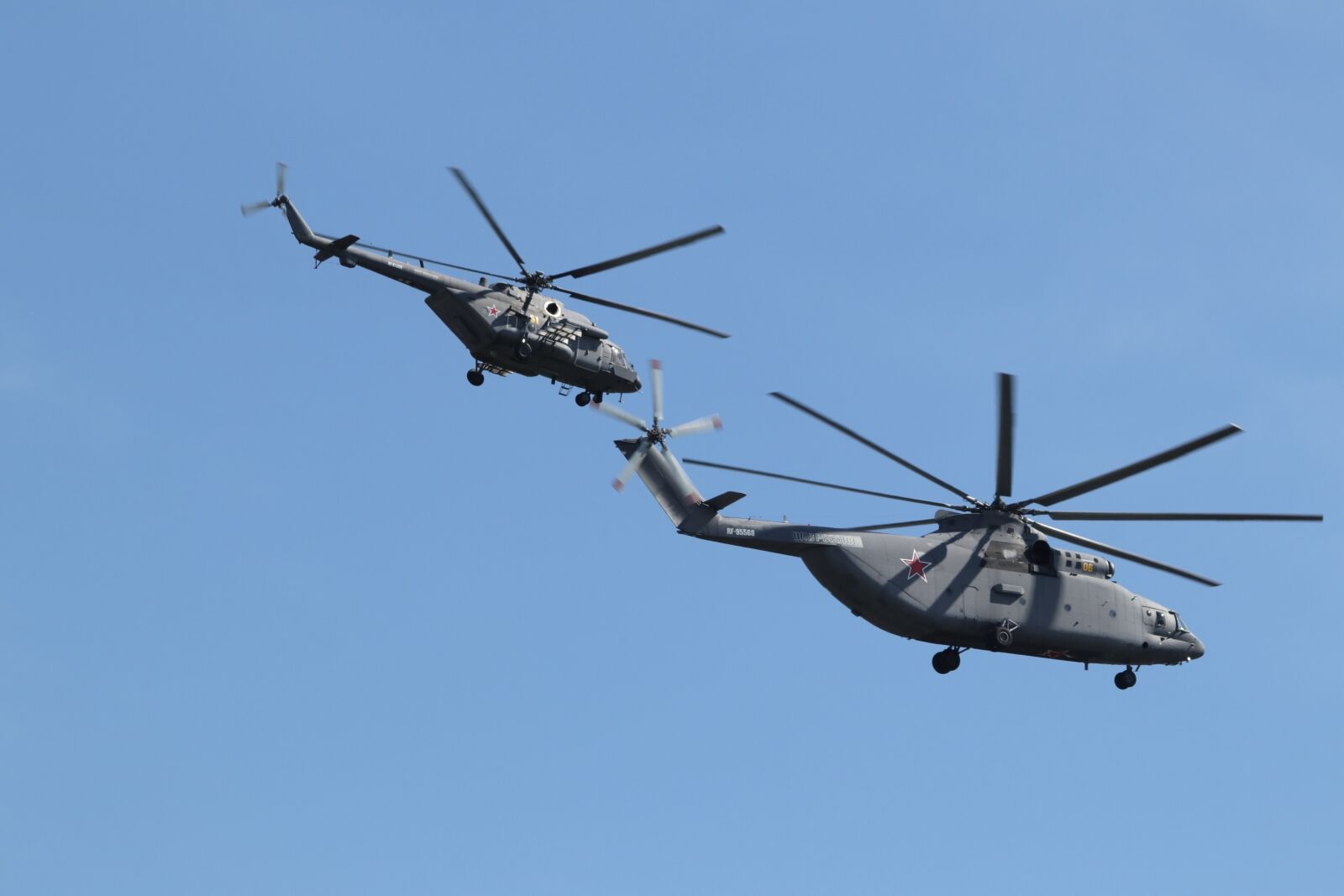 Canon EOS 77D (EOS 9000D / EOS 770D) sample photo. Helicopter, russia, moscow photography