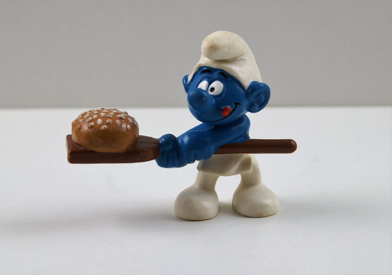 Sony DT 18-70mm F3.5-5.6 sample photo. Smurf, smurfs, baker smurf photography