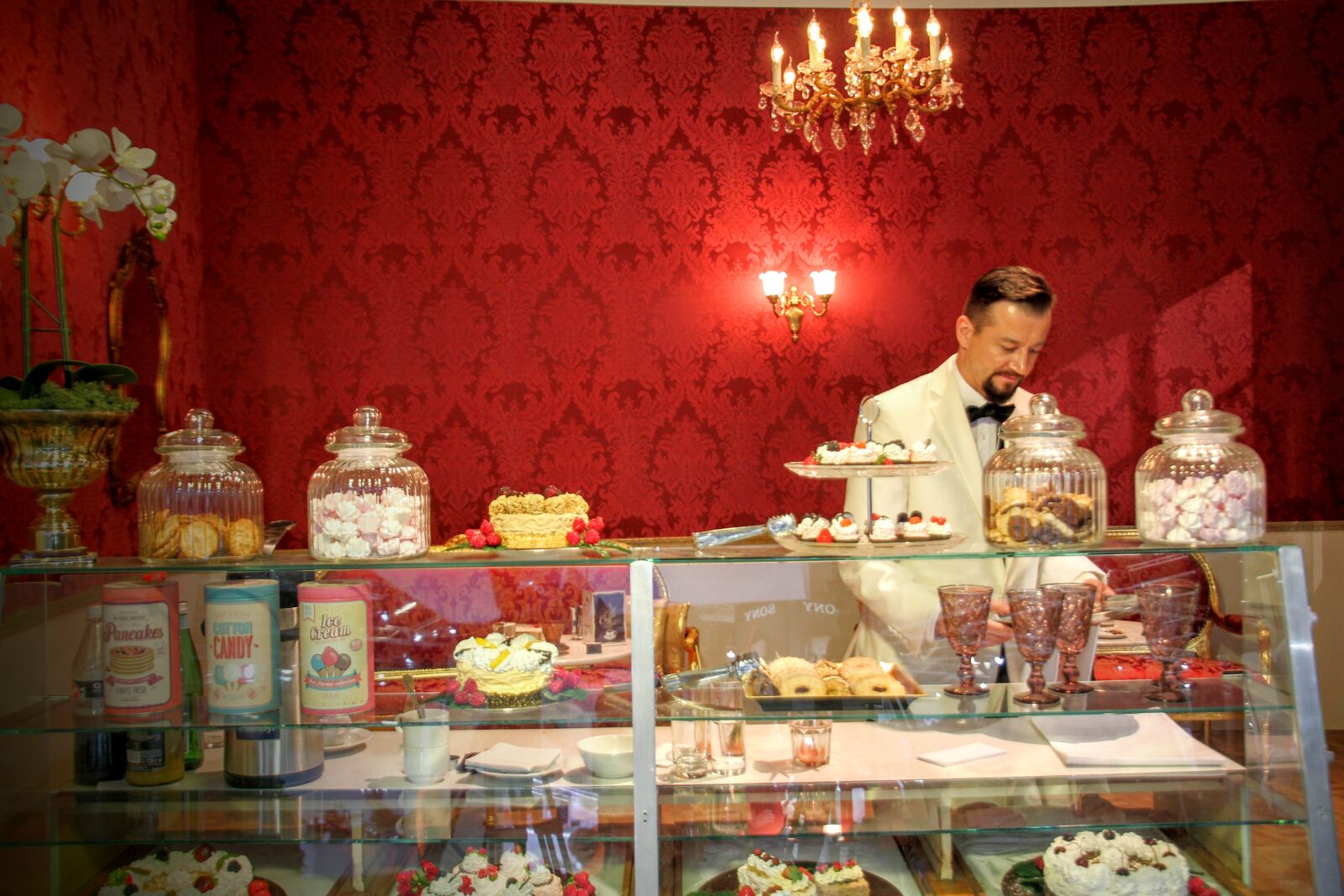 Canon EOS 60D sample photo. Vintage, cafe, upload locally photography
