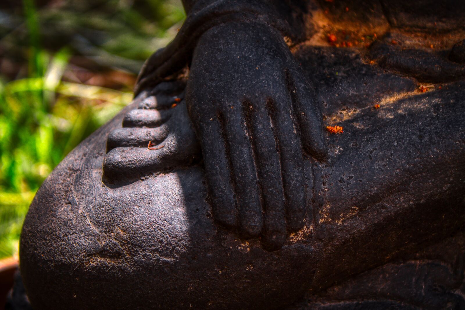 Canon EOS 1100D (EOS Rebel T3 / EOS Kiss X50) sample photo. Hand, foot statue, sculpture photography