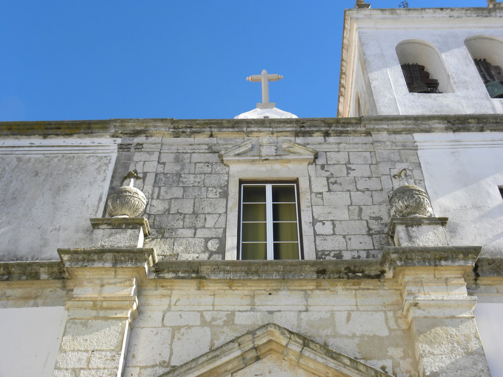 Nikon Coolpix P90 sample photo. Architecture, window, perspective photography