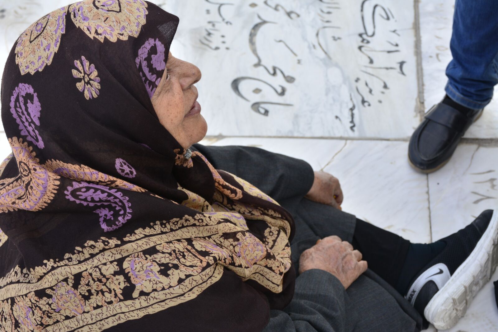 Nikon D7100 sample photo. Woman, old, headscarf photography