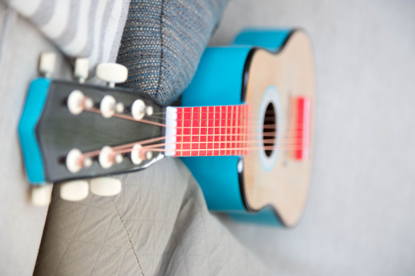 Canon EF 24-105mm F4L IS USM sample photo. Acoustic, guitar, childs, guitar photography