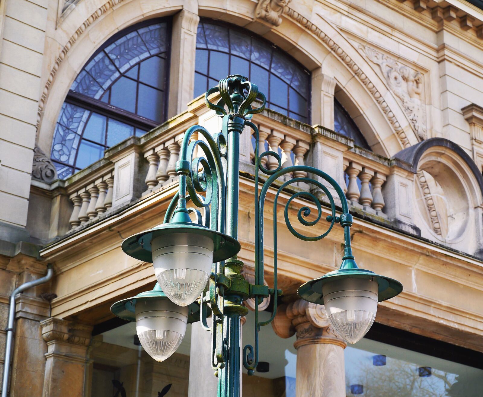 Panasonic Lumix DMC-GX1 sample photo. Street lamp, facade, architecture photography