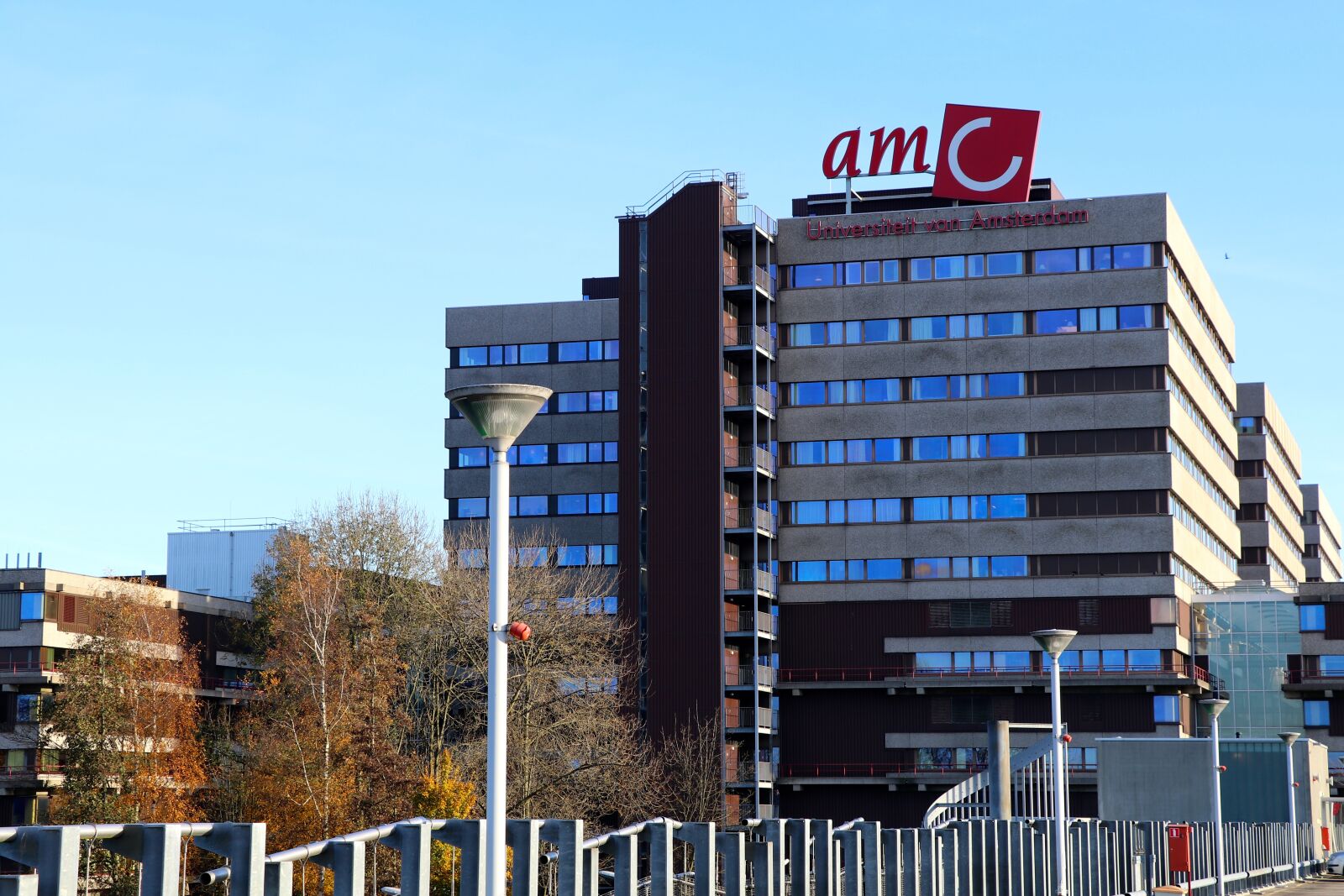 Canon EF-S 18-135mm F3.5-5.6 IS USM sample photo. Medical center, hospital, amsterdam photography