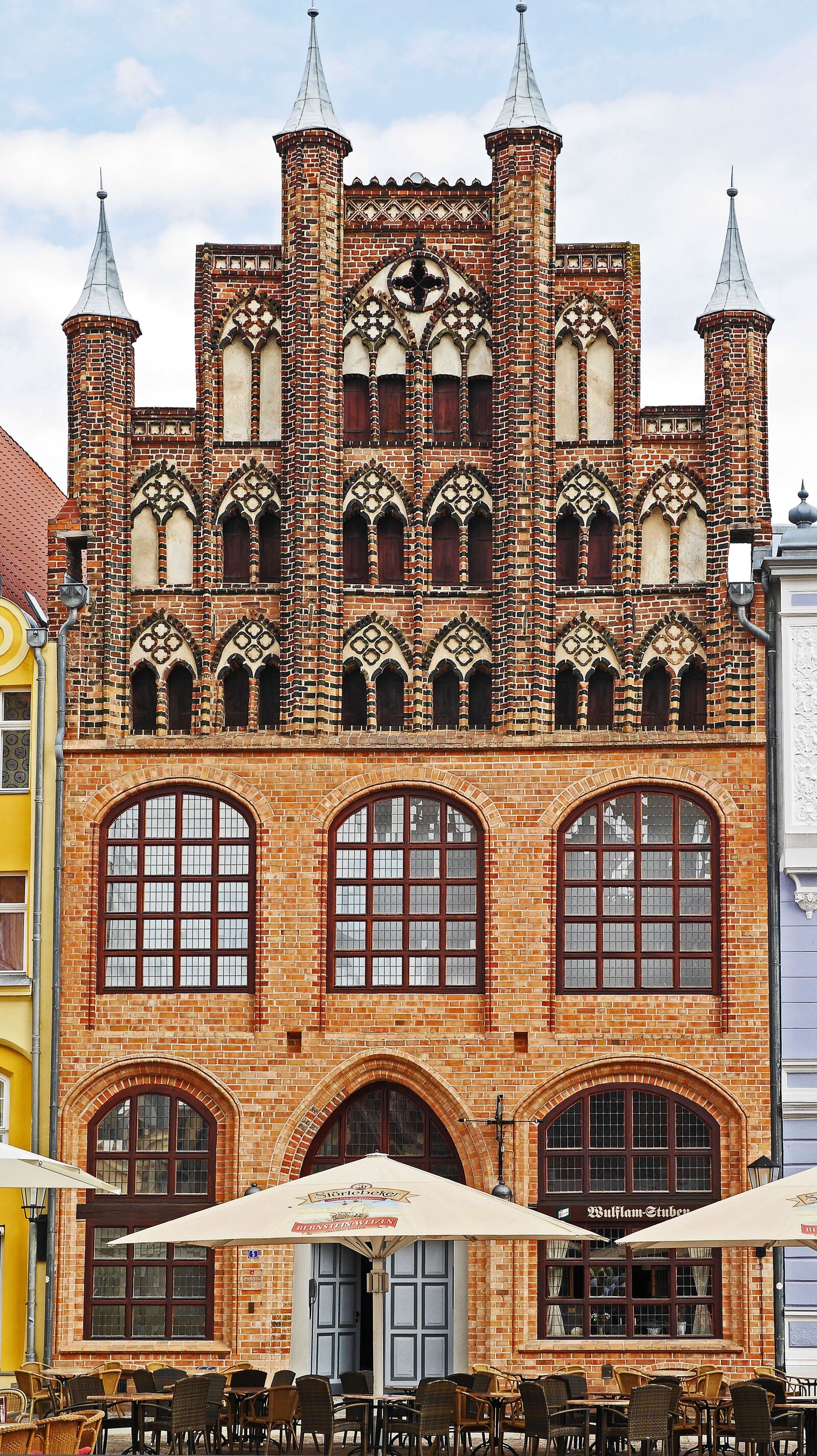 Panasonic Lumix DMC-GH3 sample photo. Gable house, greifswald, market photography
