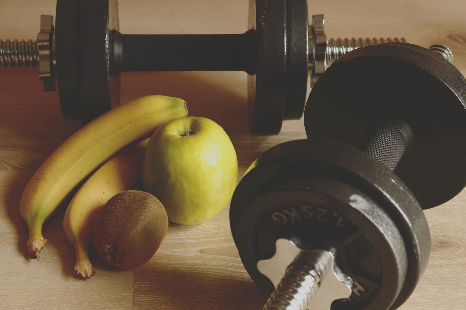 Canon EOS 700D (EOS Rebel T5i / EOS Kiss X7i) sample photo. Weightlifting, barbells, dumbbell photography