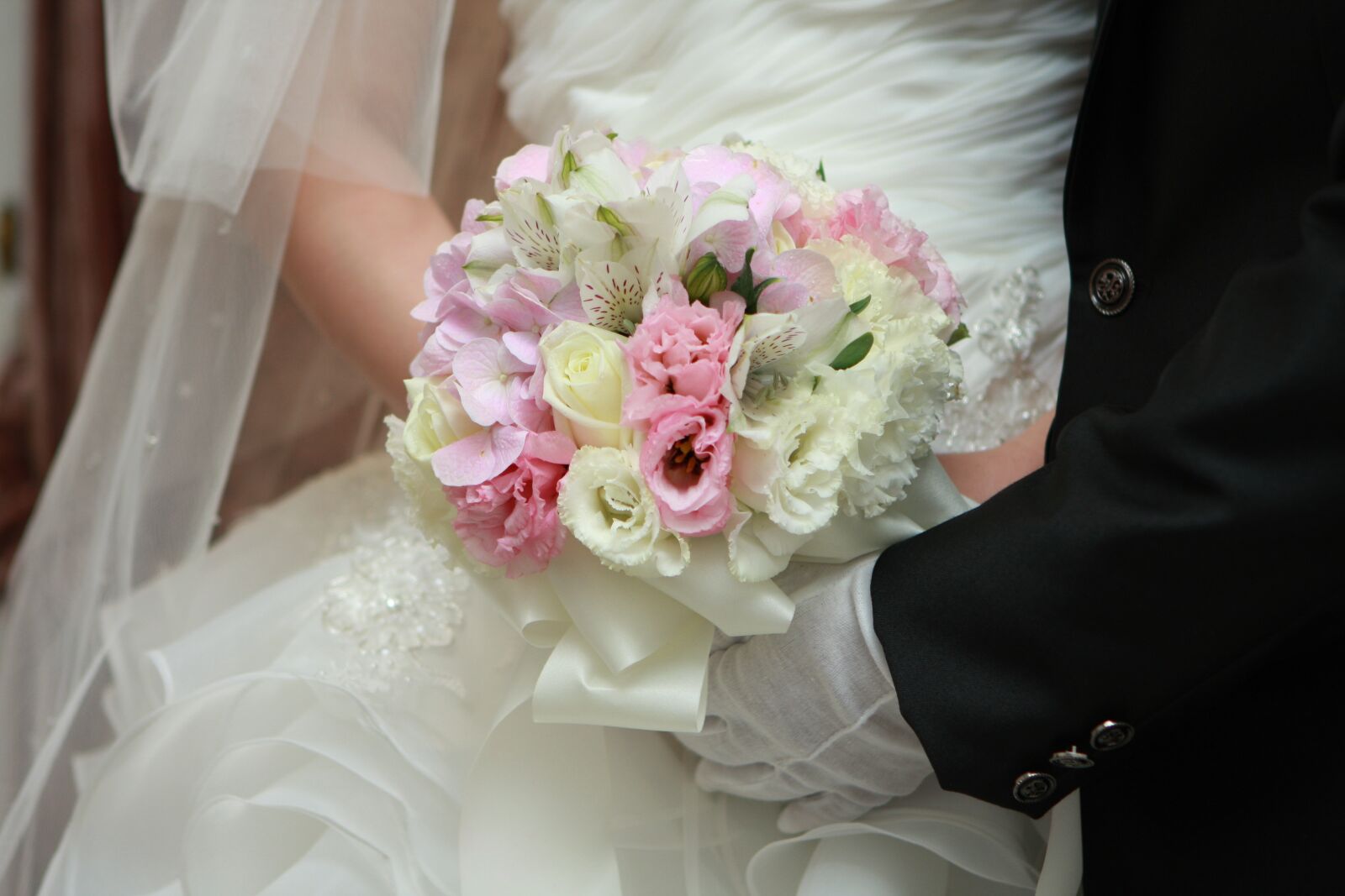 Canon EOS 40D sample photo. Priest, groom, bouquet de photography