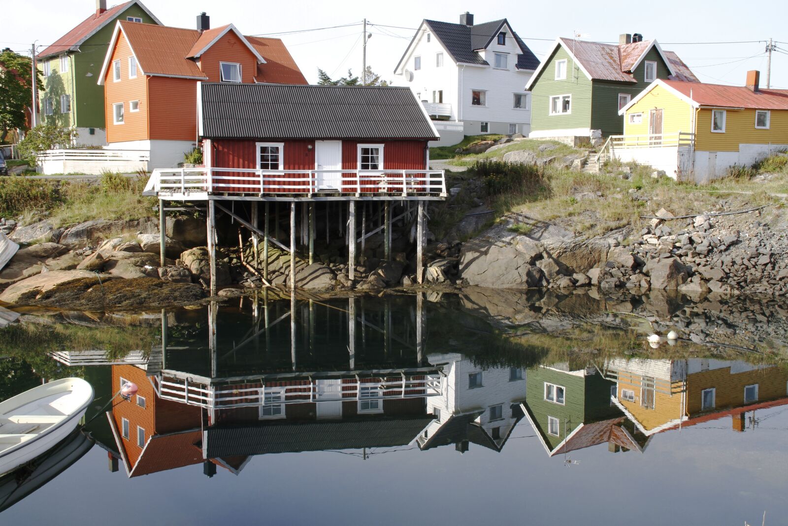Canon EOS 7D sample photo. Mirroring, houses, architecture photography
