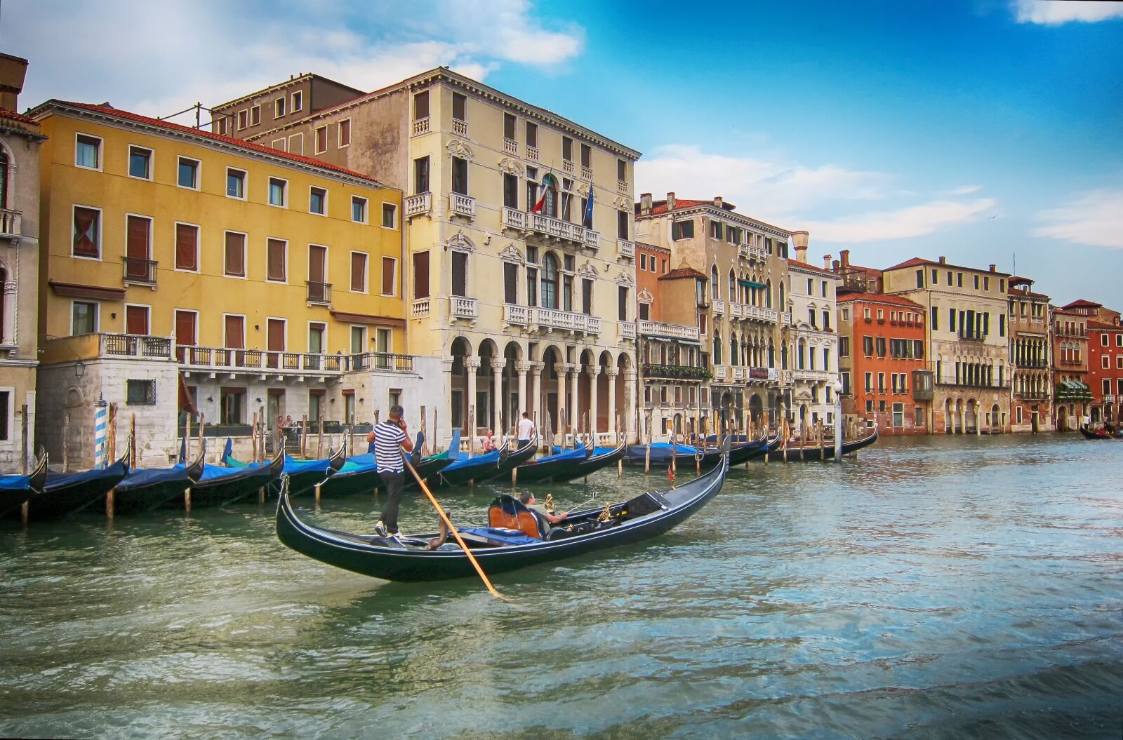 Canon PowerShot S95 sample photo. Venice, cell phone, gondola photography
