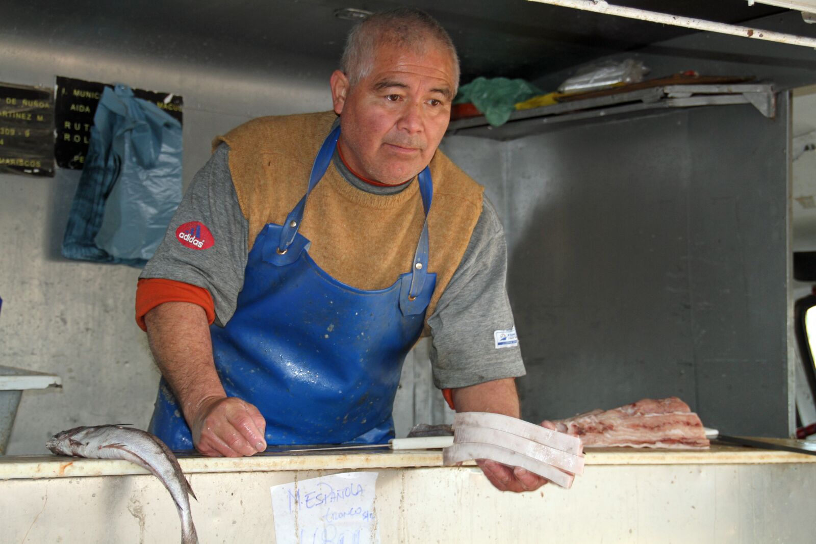 Canon EOS 7D sample photo. Fisherman, market, seller photography