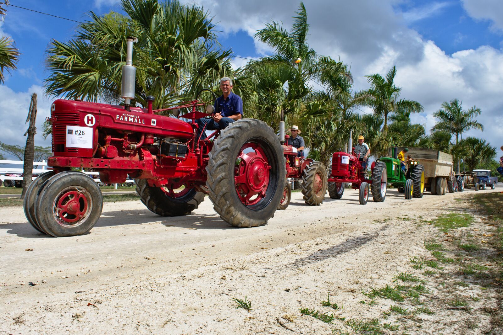 Nikon D7200 sample photo. Parade, antiques, tractors photography