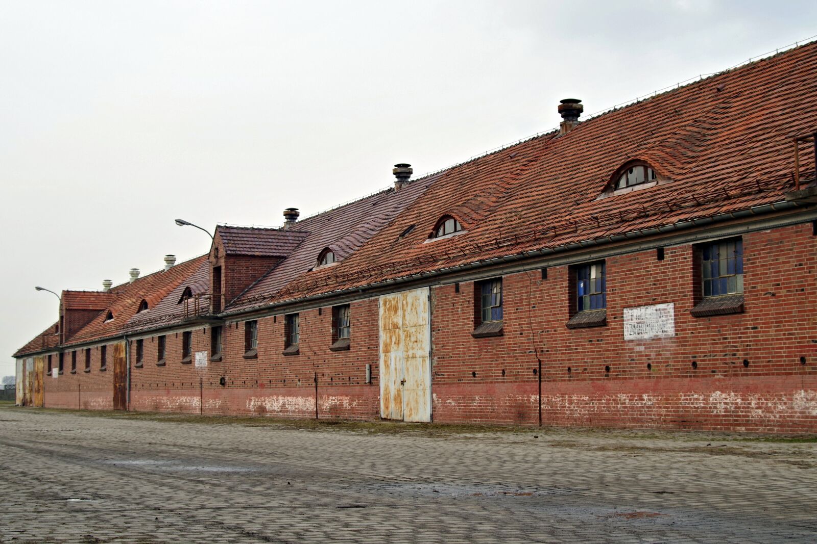 Pentax K-S2 sample photo. Baraki, brick, house photography