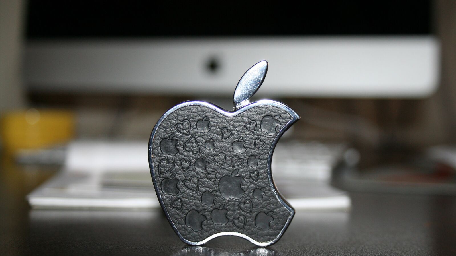 Canon EOS 350D (EOS Digital Rebel XT / EOS Kiss Digital N) sample photo. Apple, lighter, office photography