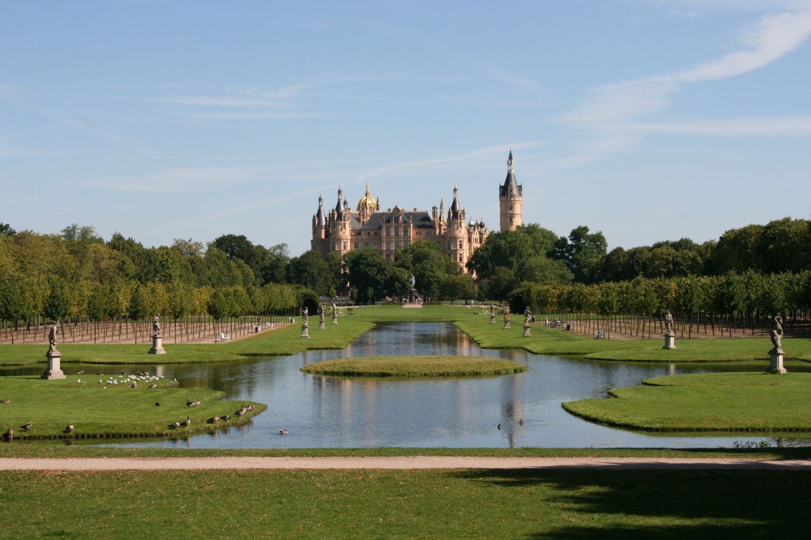 Canon EOS 400D (EOS Digital Rebel XTi / EOS Kiss Digital X) sample photo. Schwerin castle, mecklenburg western photography