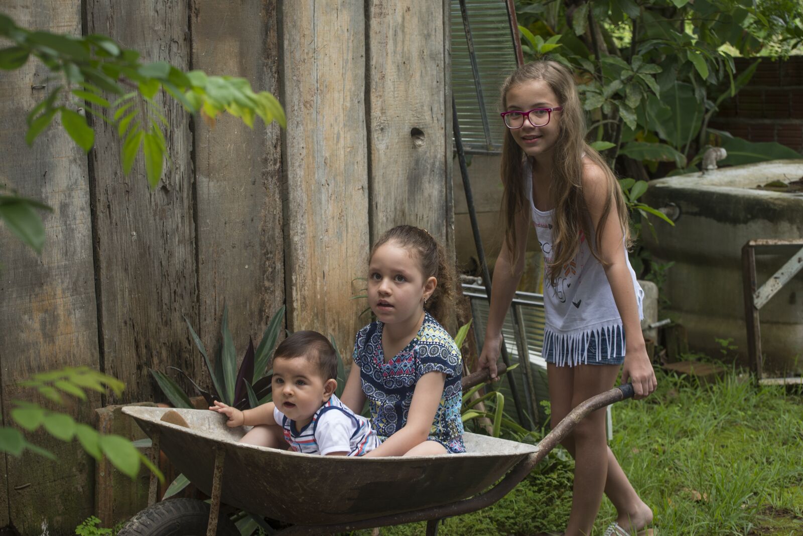 Nikon D610 sample photo. Children, playing, joke photography