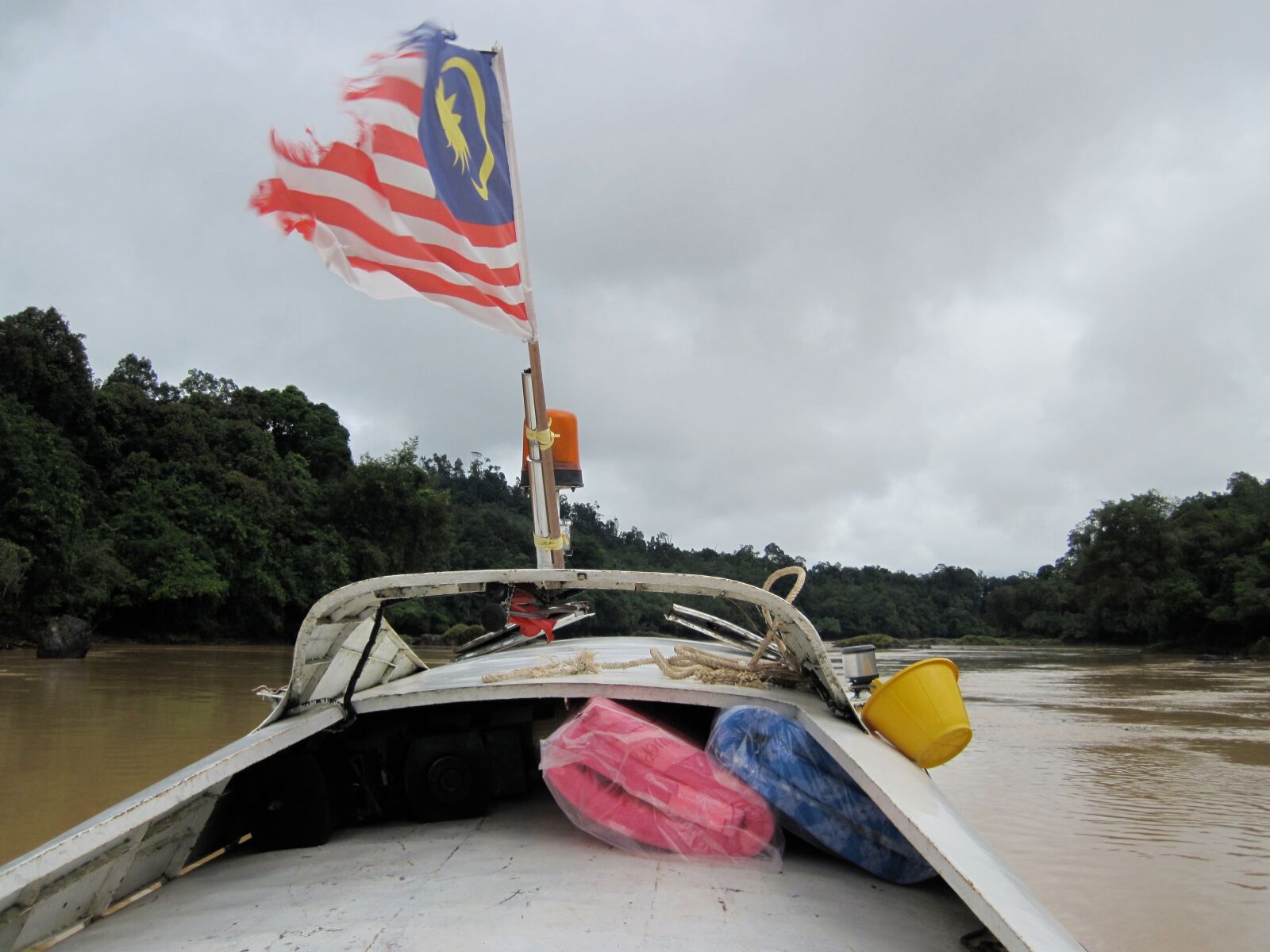 Canon PowerShot D10 sample photo. Boat, flag, malaysia, river photography