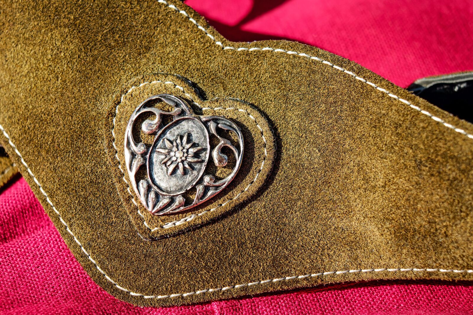 Fujifilm X-T10 + Fujifilm XF 35mm F1.4 R sample photo. Belts, leather, brown photography
