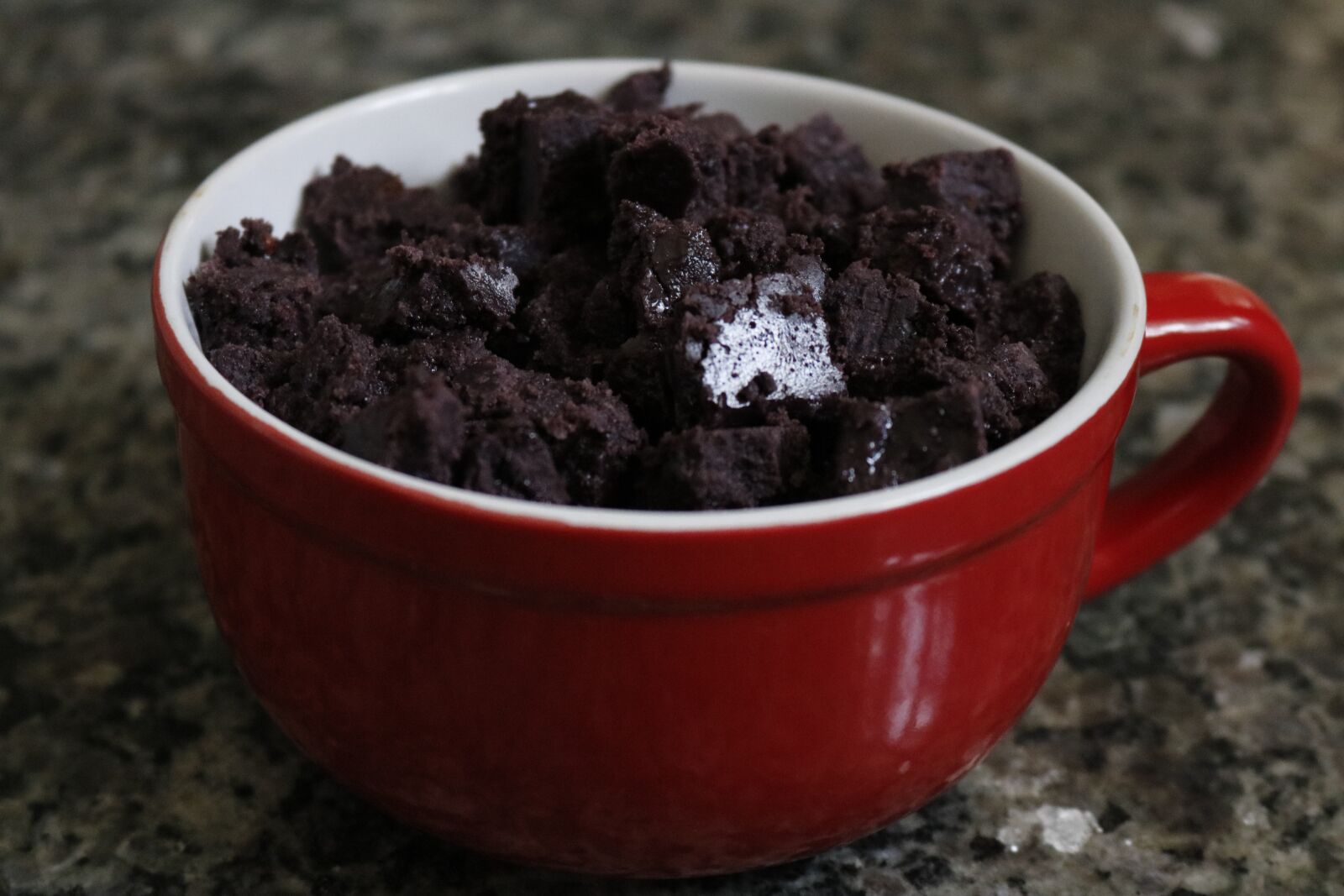 Canon EOS 750D (EOS Rebel T6i / EOS Kiss X8i) sample photo. Chocolate, red, cup photography