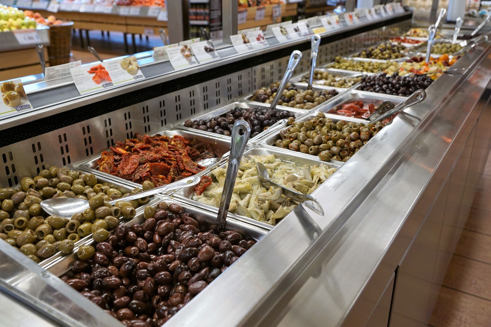 Sony ILCA-77M2 + Sony DT 16-50mm F2.8 SSM sample photo. Shopping, eat, colorful photography
