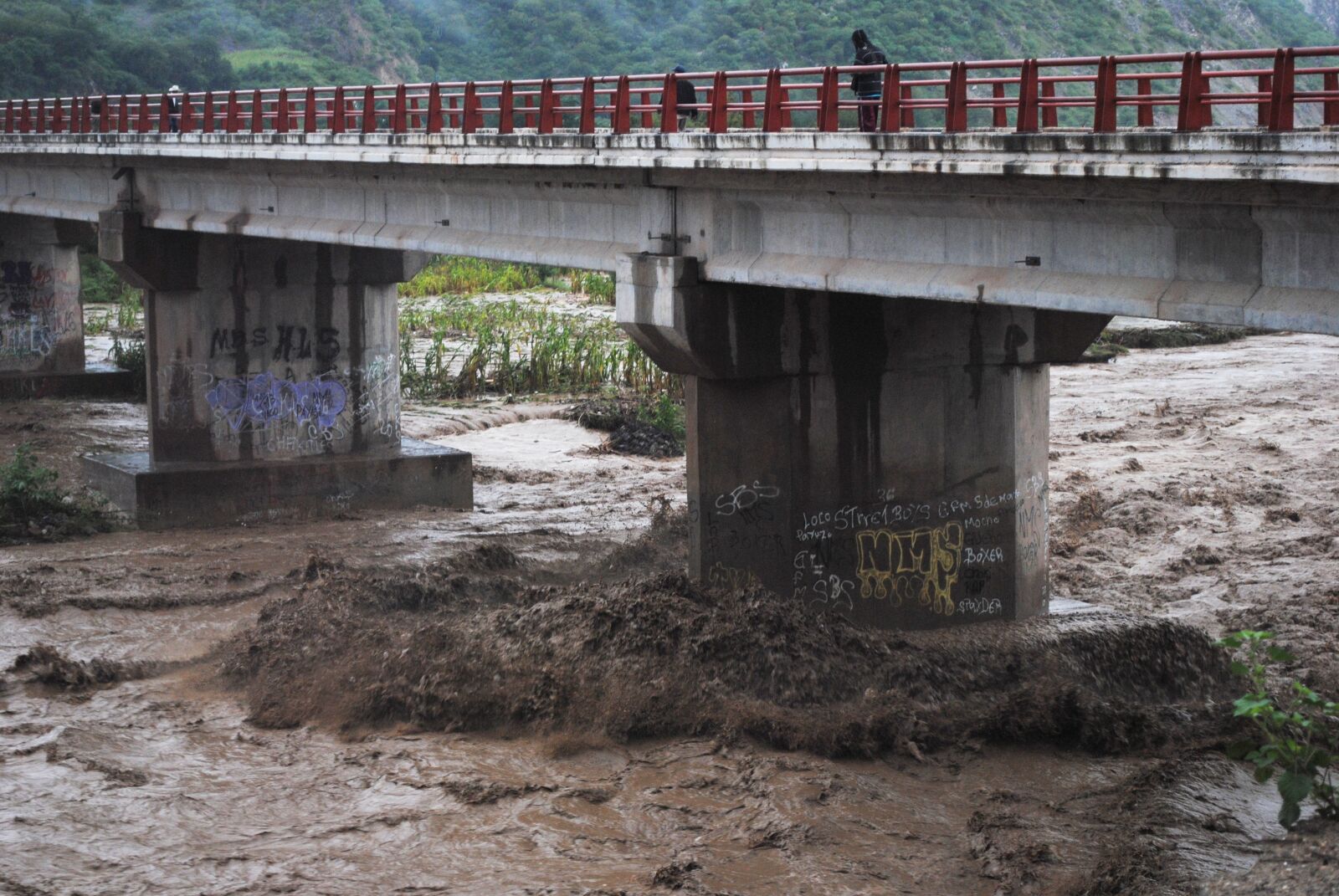 Nikon D3000 sample photo. Tlapa de comonfort, bridge photography